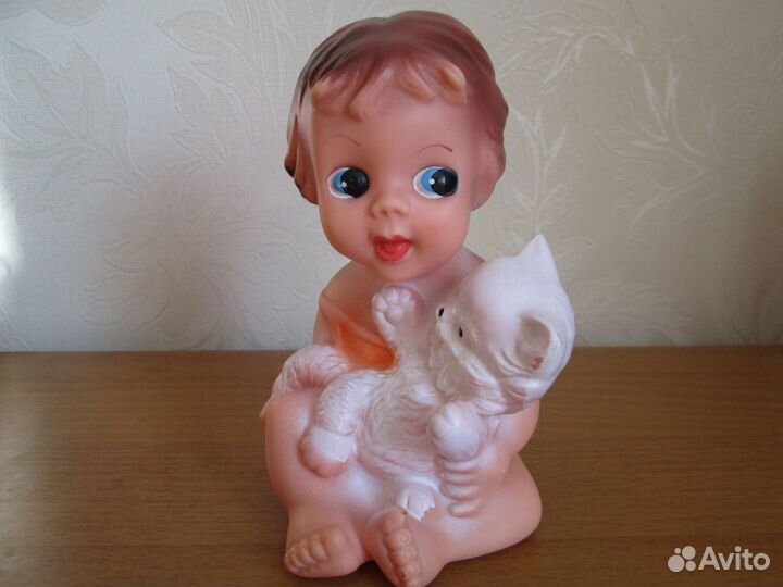 Пупс на горшке, девочка с кошкой Югославия