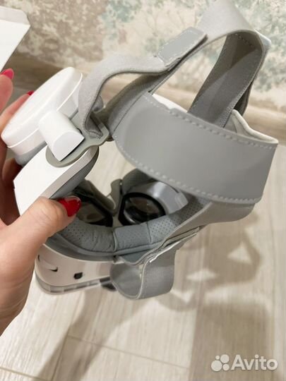 Очки виртуальной реальности с джойстикам