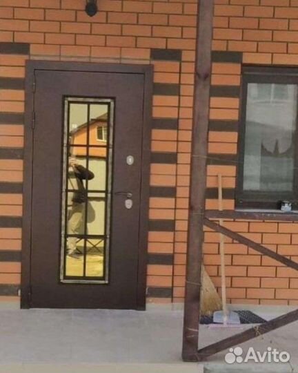 Дверь входная со стеклом