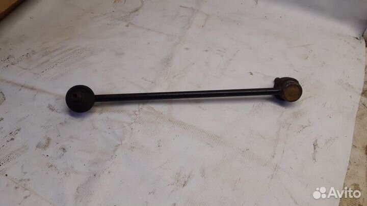 Стойка переднего стабилизатора