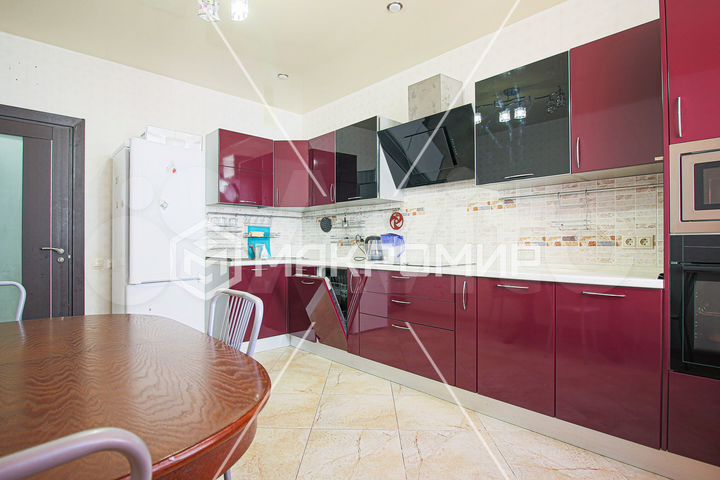 3-к. квартира, 83 м², 4/9 эт.