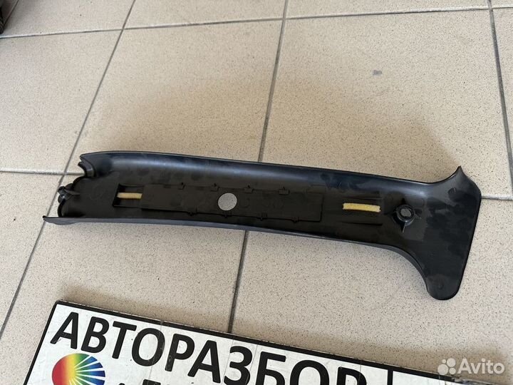 Накладка центральной стойки правая Шевроле niva