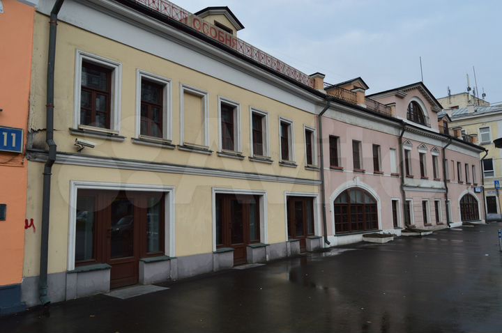 Здание, 1300 м²