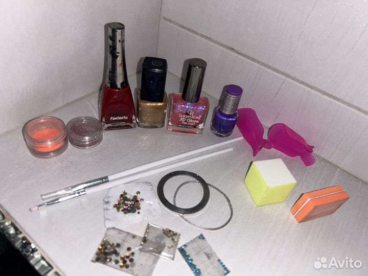 Лаки для ногтей блестки кисти пуфы