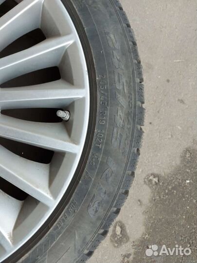 Pirelli Ice Zero 245/45 R19 и 275/40 R19 102T