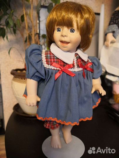 Кукла фарфоровая коллекционная