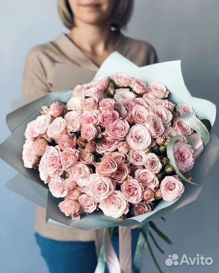 Кустовые розы Розовые бежевые доставка