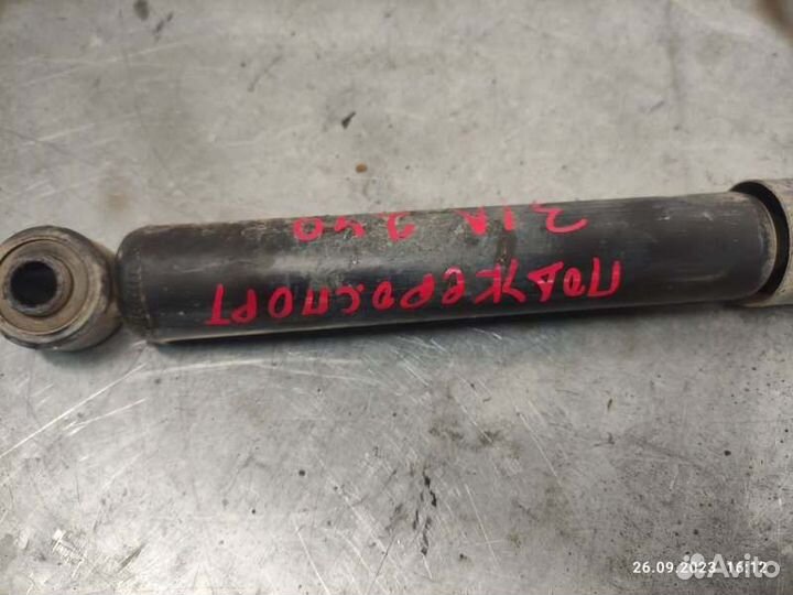 Амортизатор задний левый Mitsubishi Pajero Sport 2
