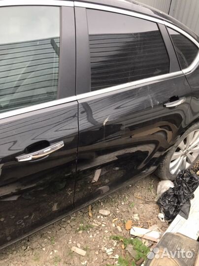 Задняя левая дверь на opel astra J