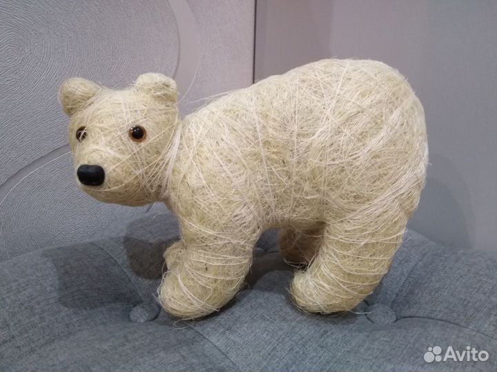 Декоративный полярный медведь