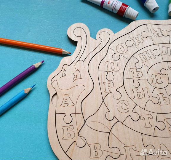 Алфавит-улитка из дерева