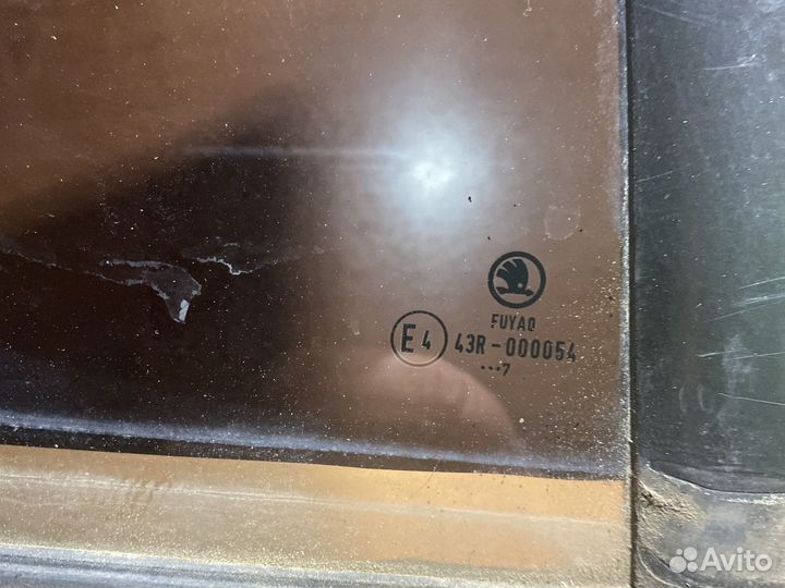 Skoda rapid форточка задней правой двери