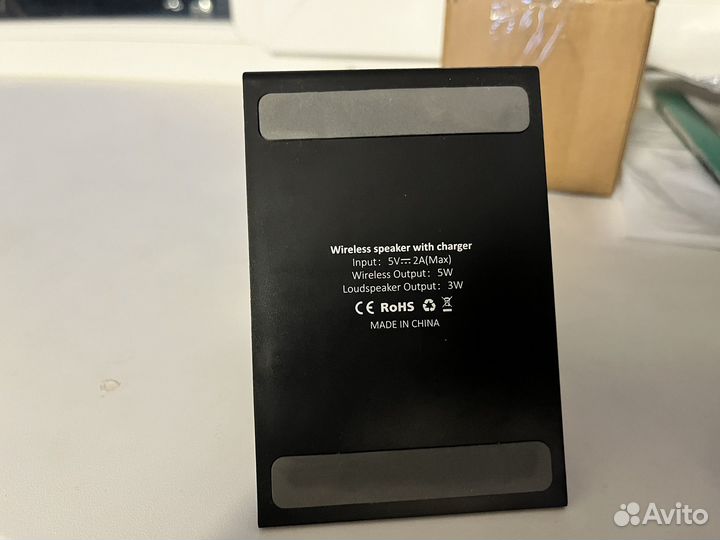 Беспроводная колонка с подставкой под смартфон