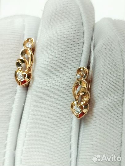 Золотые серьги с камнем