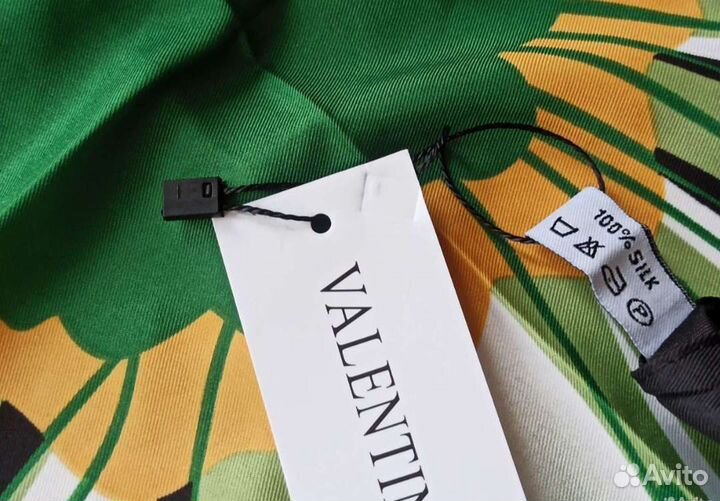 Платок Шелковый Valentino зелёный новый