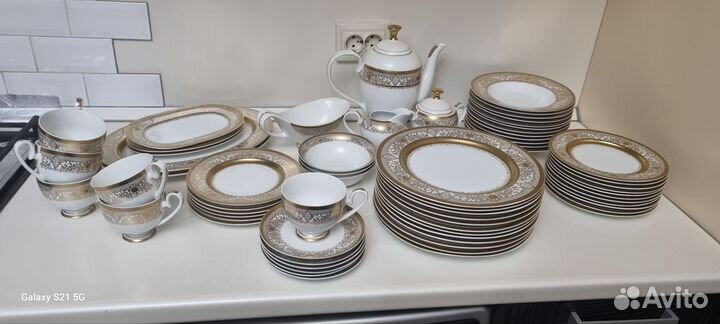 Столовый сервиз и чайный
