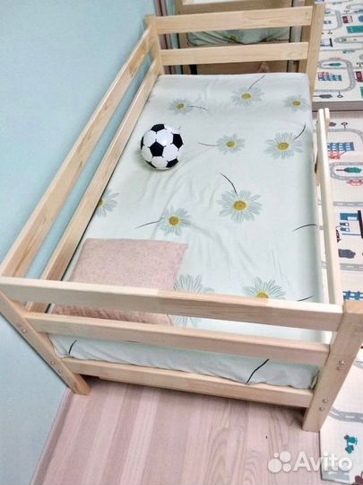 Детская кровать из массива