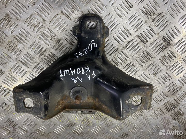 Кронштейн двигателя правый Ford Focus 1