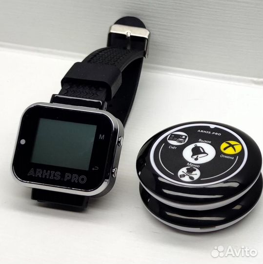 Кнопка вызова персонала кафе и часы официанта