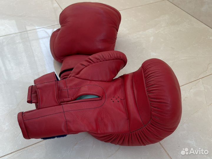 Боксерские перчатки