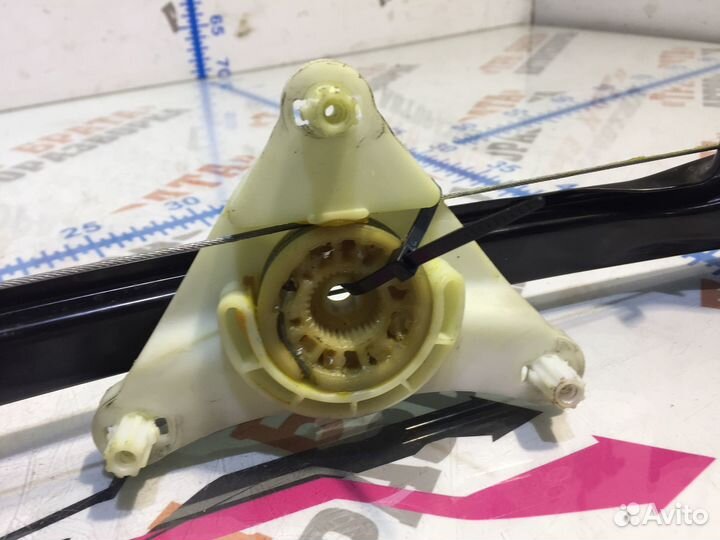 Стеклоподъемник задний (электрический) Прав