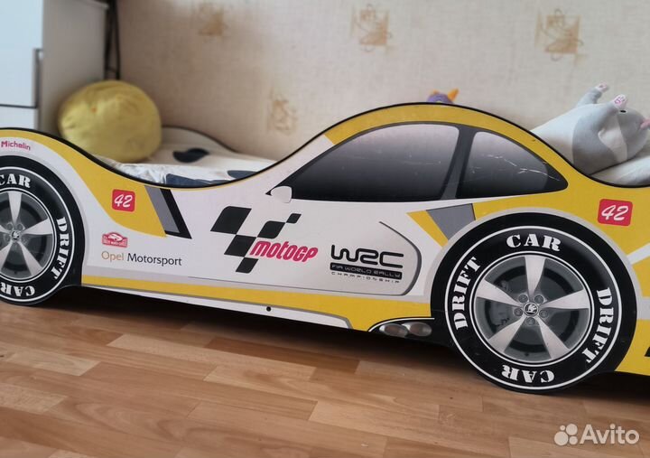 Кровать машинка