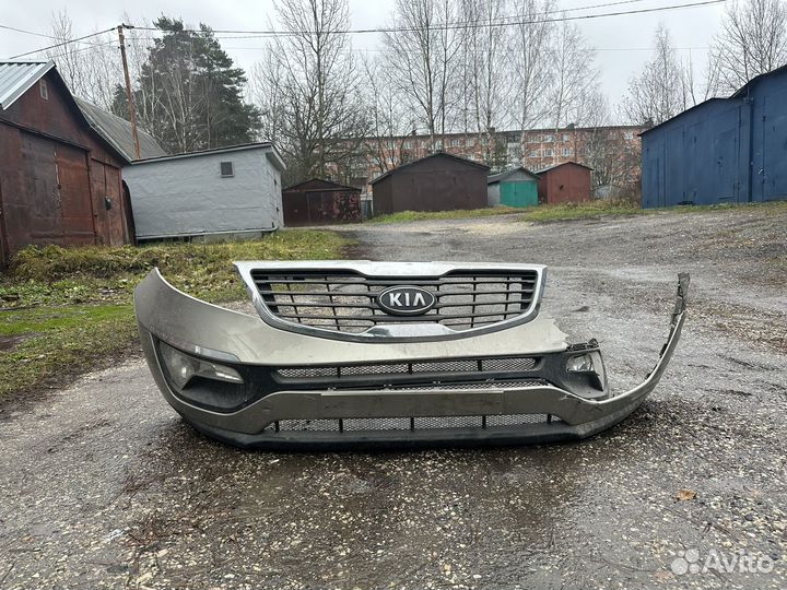 Решетка радиатора, правая противотуманка