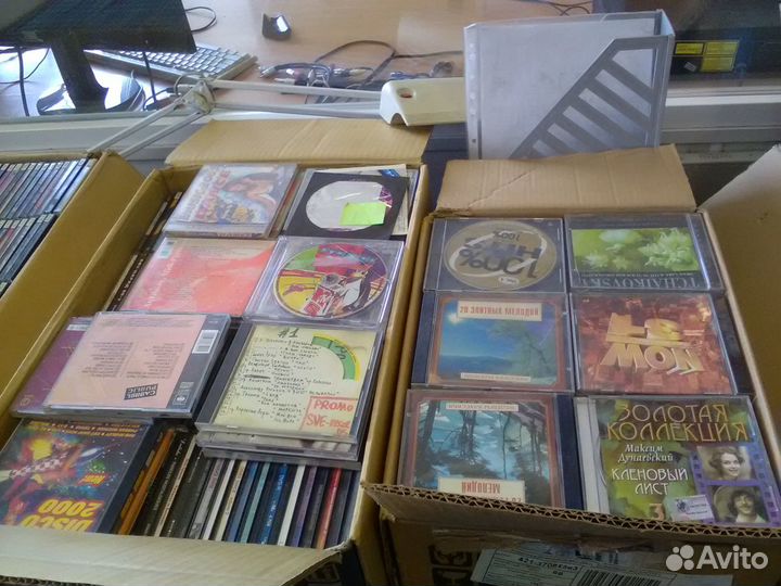 Видеокассеты VHS, CD-диски