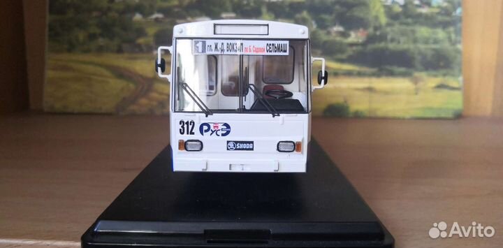 Троллейбус skoda14tr