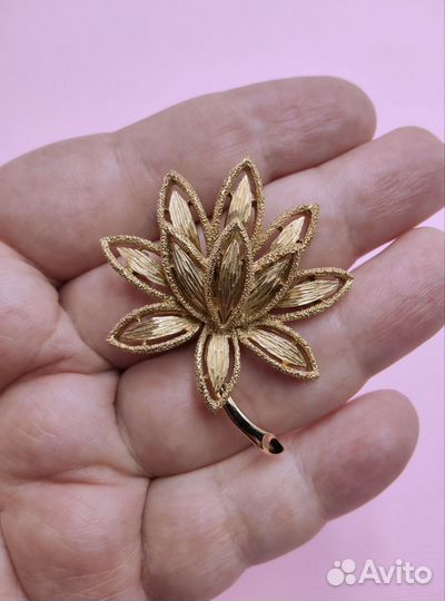 Брошь лист Avon