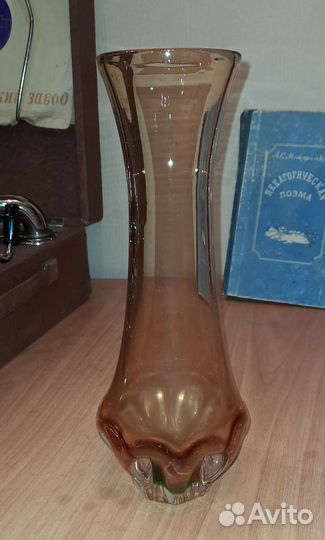 Ваза медовое стекло, СССР, высота 27 см