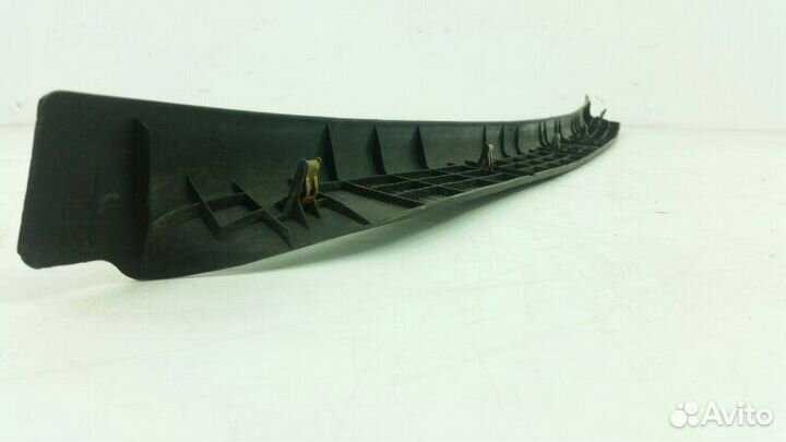 Накладка на замок багажника Toyota Mark Ii GX90