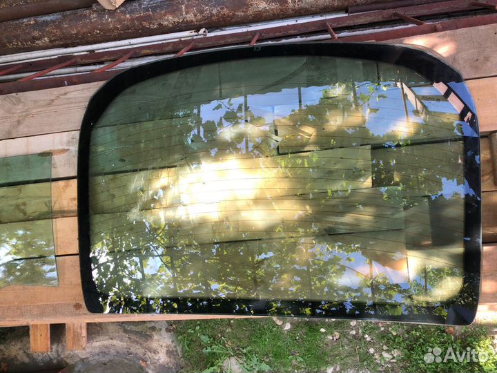 Задний лобовой и задний боковые стекла форд 3