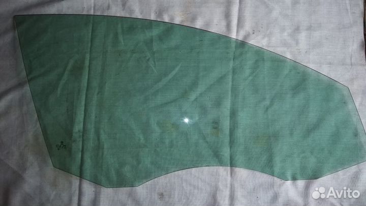 Оригинальное Стекло passat b6 правое