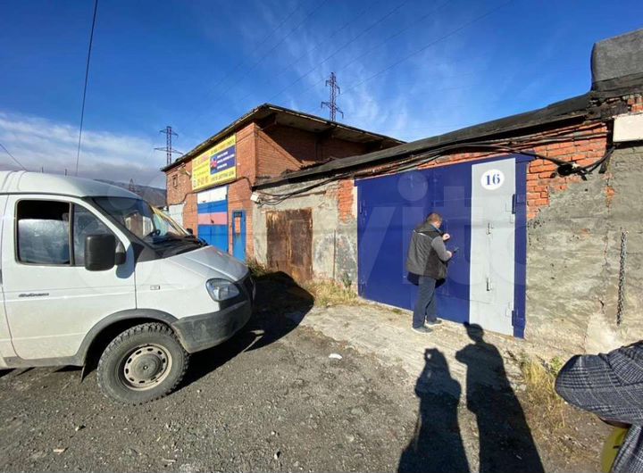 Гараж, > 30 м²