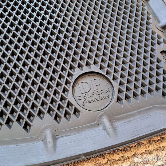 Комплект ковриков в салон Delform Premium