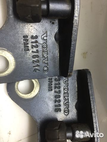 Volvo S40 петля крышки багажника