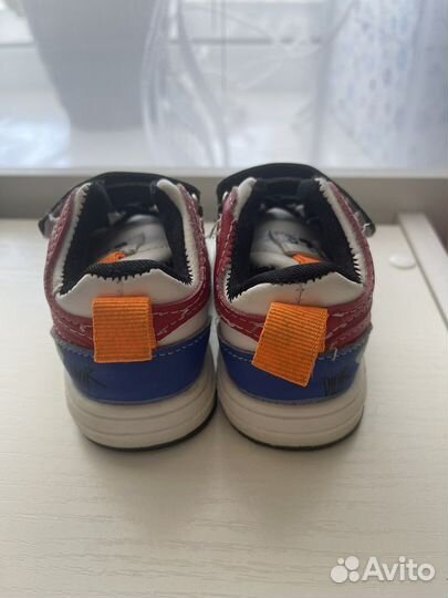 Кроссовки детские