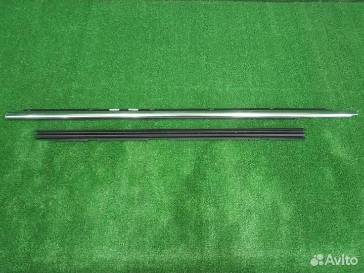 Молдинг стекла двери (комплект) передний левый