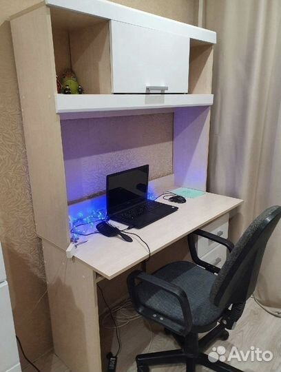 Компьютерный стол Симба с надстройкой