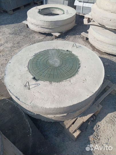 Бетонная крышка колодца