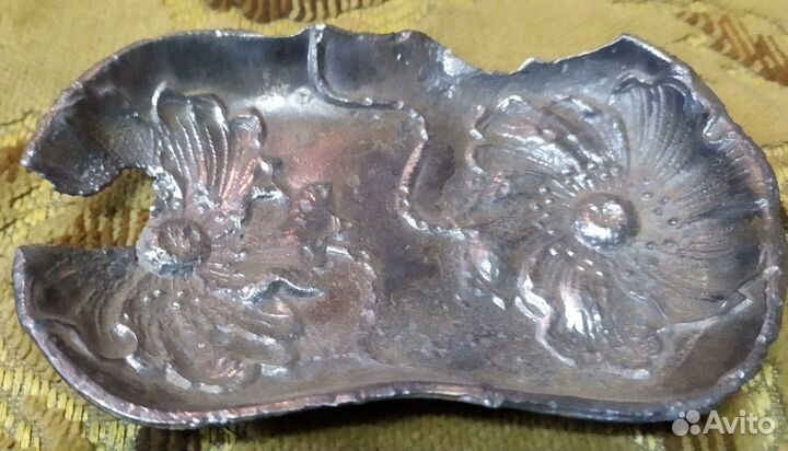 Мыльница оловянная с маками. Старинная