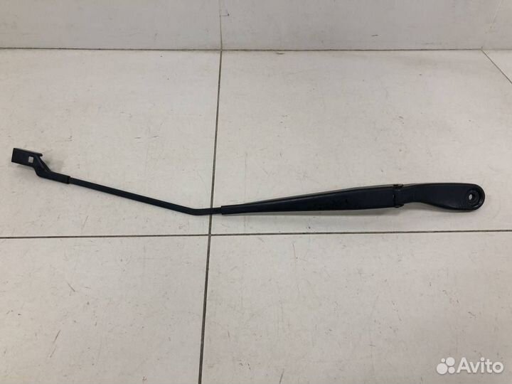 Поводок стеклоочистителя передний правый Volvo C30