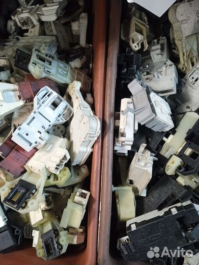 Устройство блокировки люка убл