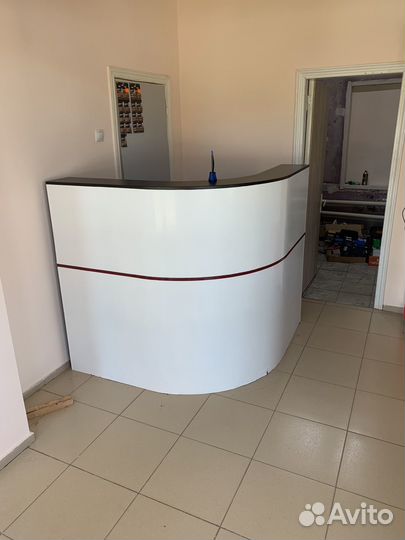 Стойка ресепшн угловая бу