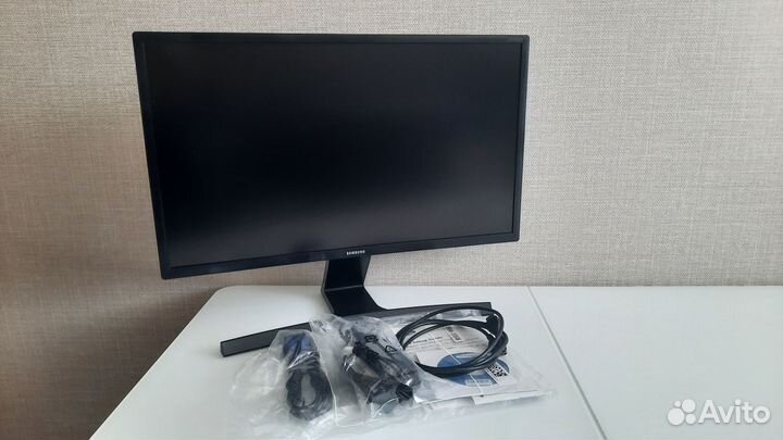 Монитор Samsung 24 Full HD изогнутый