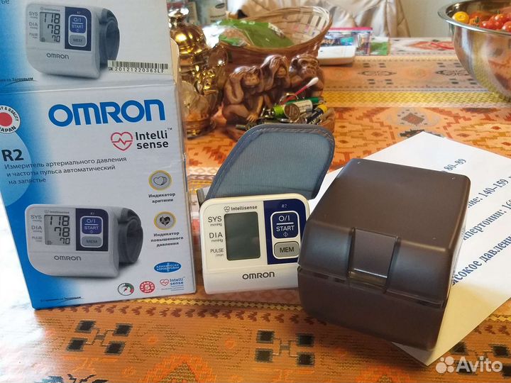 Тонометр на запястье omron