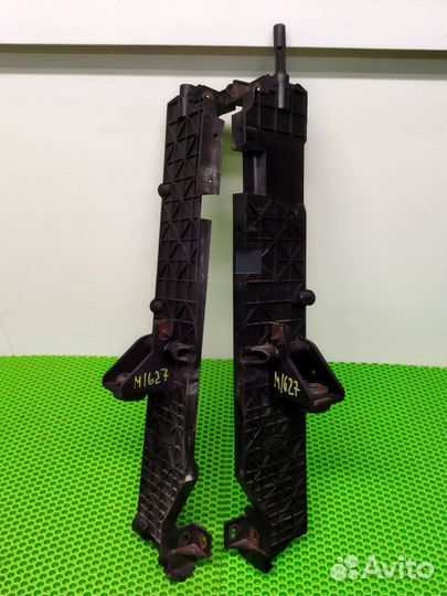 Кронштейн радиатора Land Rover Range Rover Sport