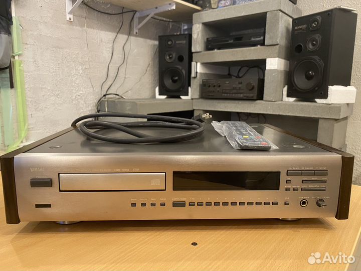 Проигрыватель CD Yamaha CDX-1050
