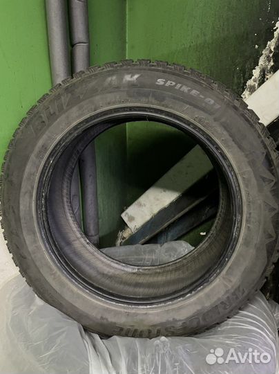 Bridgestone Blizzak Spike-01 215/60 R17